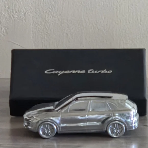 Porsche Cayenne Turbo Limited Edition 1:43 Chrome Model Car w/ Box - Picture 2 of 7